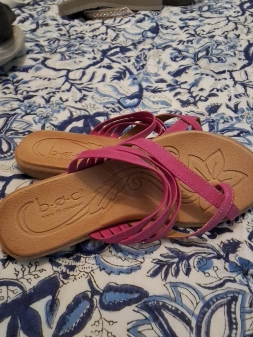 b.o.c. Women’s Fuchsia Strappy Slide Sandals